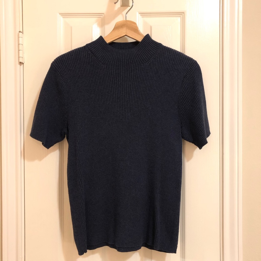 Dark blue short sleeve sweater